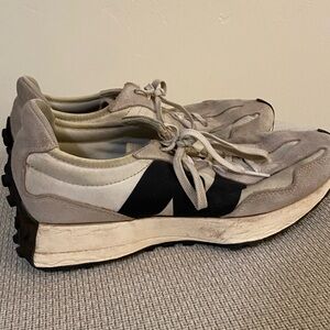 Women’s new balance sneakers